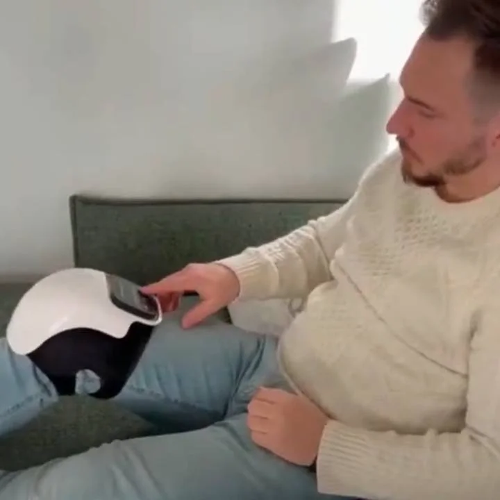 guy regulates Nooro Knee Massager